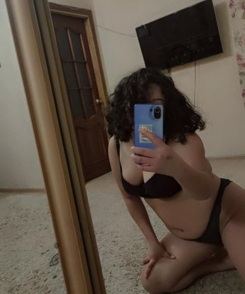 Я обеспечу тебе незабываемые моменты удовольствия и расслабления. 💋
У меня есть своя уютная квартира класса люкс в центре Москвы, где мы сможем насладиться друг другом с полной конфиденциальностью. У меня также есть возможность приехать к тебе, чтобы сделать нашу встречу еще более комфортной.
Мои услуги включают классический и эротический массаж, глубокий оральный секс, классический секс в позициях, анальный секс, ролевые игры и многое другое. Я открыта для экспериментов и готова исполнить самые сокровенные сексуальные фантазии.
У меня есть множество положительных отзывов от моих постоянных клиентов, которые говорят о моей нежности, страсти и профессионализме. Теперь твоя очередь испытать это на себе!
Прикрепляю несколько фото, чтобы ты мог увидеть, насколько прекрасна я. Если ты живешь в Москве или находишься здесь в командировке, обязательно свяжись со мной и я стану твоей незабываемой развлекательной компаньонкой. Ищу встречи без обязательств и дружбу. Жду тебя, мой красавчик! 😘 Елизавета